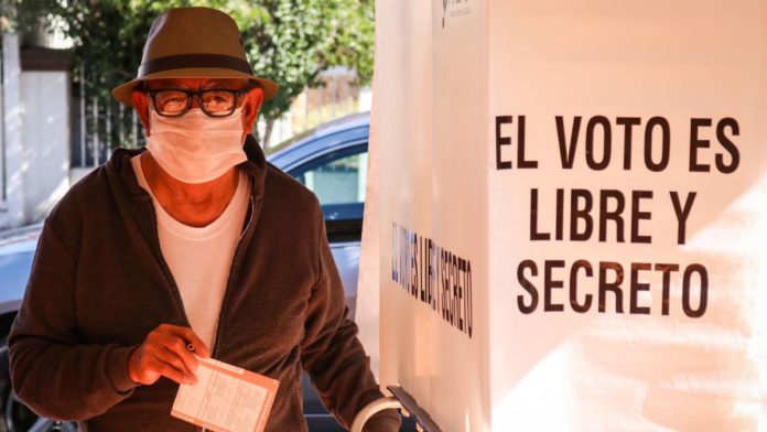 Elecciones en EU y México: ¿por qué nadie confía en las autoridades electorales?