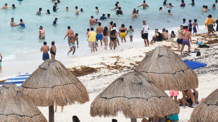 Turistas de EU medio rescatan al sector turístico en México