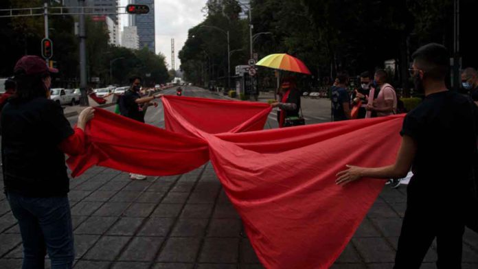 Desabasto de medicamentos y la pandemia frenaron lucha contra el SIDA en México