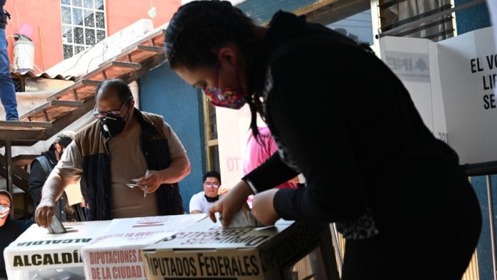 México, uno de los tres países de América Latina cuya democracia se deterioró más en 2022