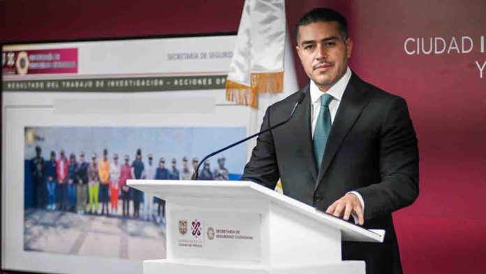 Omar García Harfuch durante la conferencia de prensa en dónde anunció la detención de personas del crimen organizado en las alcaldías GAM y Cuauhtémoc.