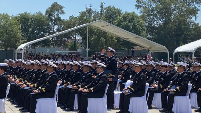 Secretario de Marina convoca a egresados de estudios navales a “servir al pueblo y no aspirar a privilegios”