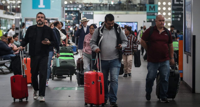 México convoca a cumbre migratoria y endurece requisitos para extranjeros en tránsito