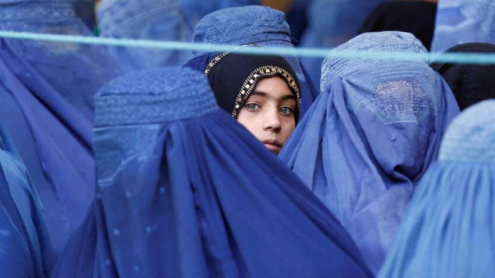Mujeres en Afganistán enfrentan opresión y olvido: ONU Mujeres