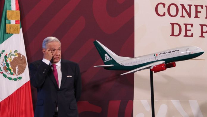 Gobierno admite fracaso empresarial: Mexicana de Aviación tendrá 10 años de pérdidas
